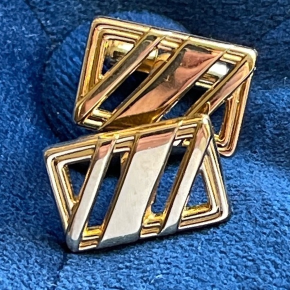 Shields Fifth Avenue Gold Rectangle Cufflinks - Picture 2 of 13